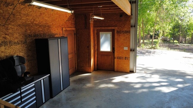 Building Photo - 1049 County Rd