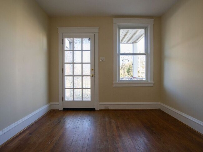 Building Photo - 1400 Bainbridge St