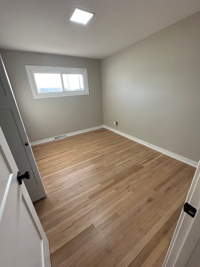 Building Photo - 3 Bedroom, 1 Bathroom House with Attached Garage