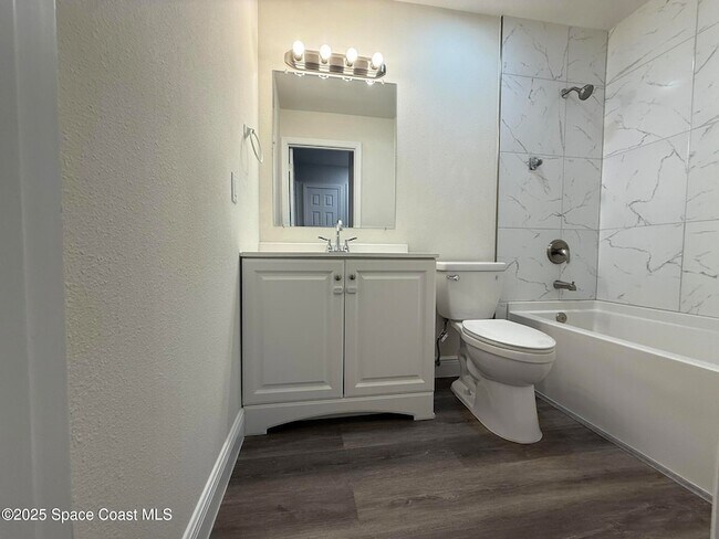 Building Photo - 889 Lamplighter Dr NW