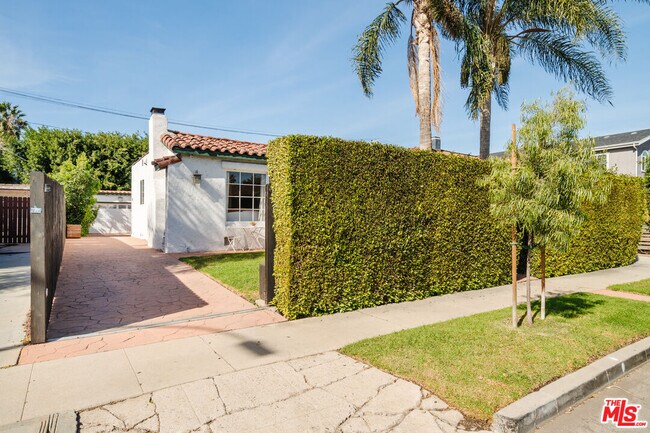 Building Photo - 1637 S Ridgeley Dr