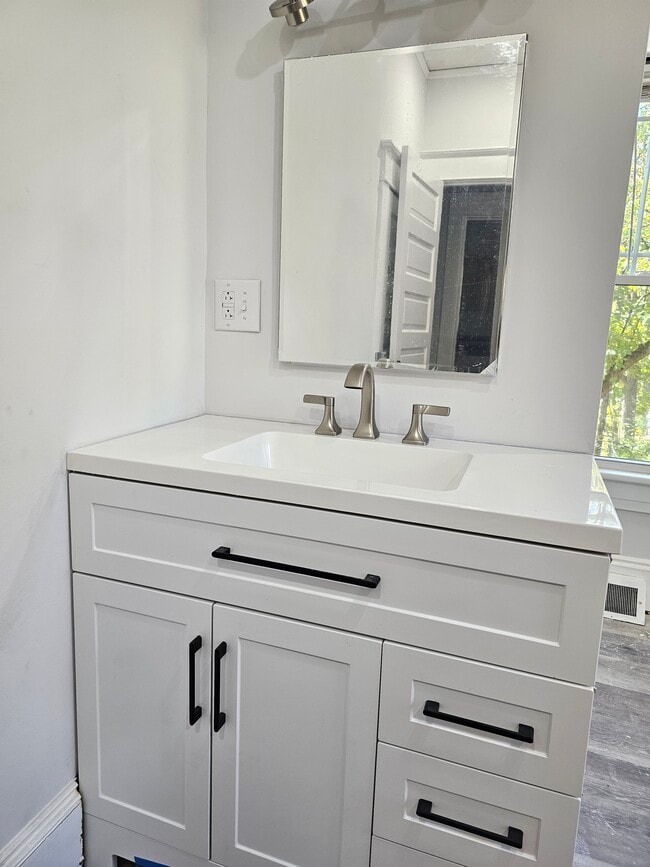 Building Photo - 920 N Church St