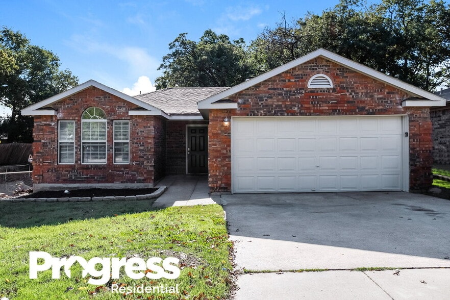 Primary Photo - 1201 Cardinal Oaks Dr