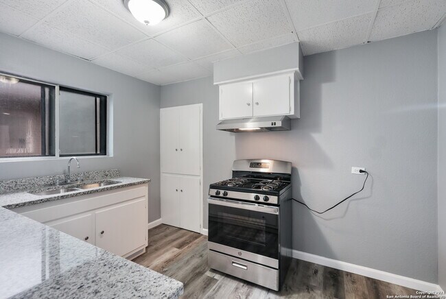 Building Photo - 327 E Whittier St