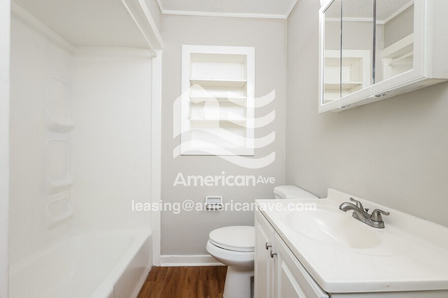 Building Photo - 5810 Blueridge Dr