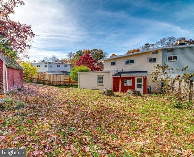 Building Photo - 10736 Maple St