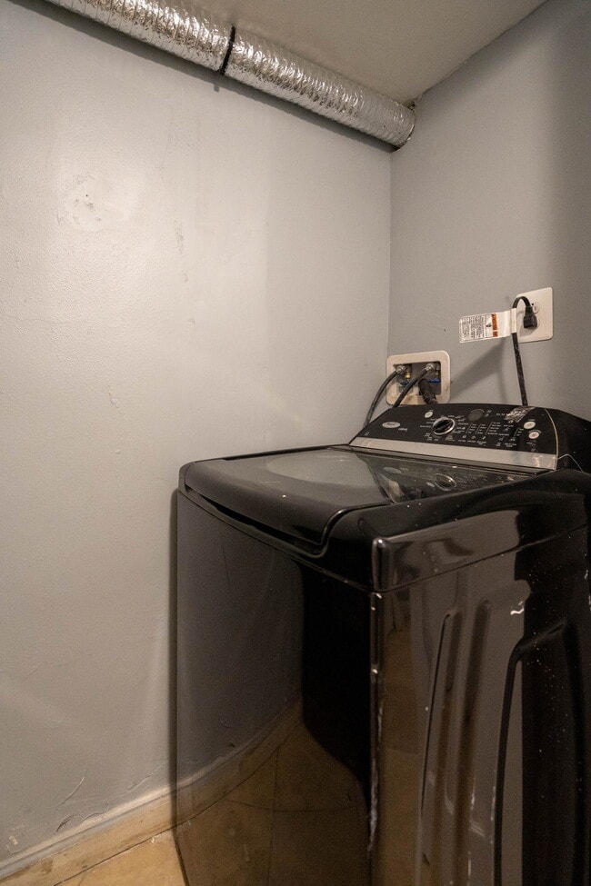 Building Photo - 1714 E St NE