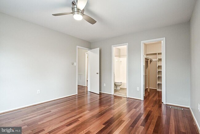 Building Photo - 5572 Kendrick Ln