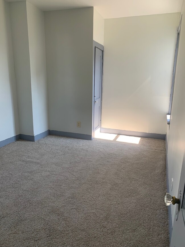 Building Photo - 407 Oak Ave SE