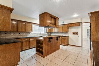 Building Photo - 3218 Freshmeadows Dr