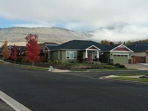Building Photo - 925 Callaway Dr