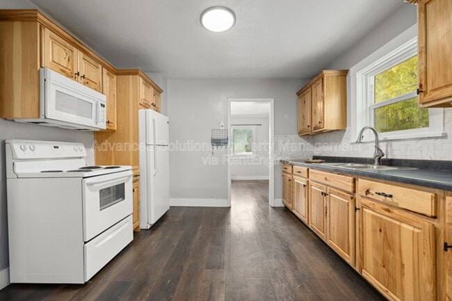 Building Photo - 486 2nd Ave