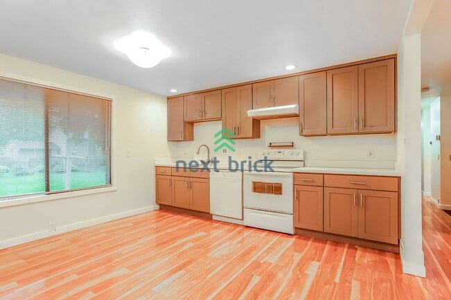 Building Photo - Stunning cul-de-sac residence near Odle Middle School and Bellevue Aquatic Center!