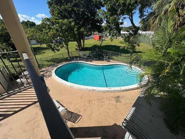 Building Photo - 348 S Federal Hwy