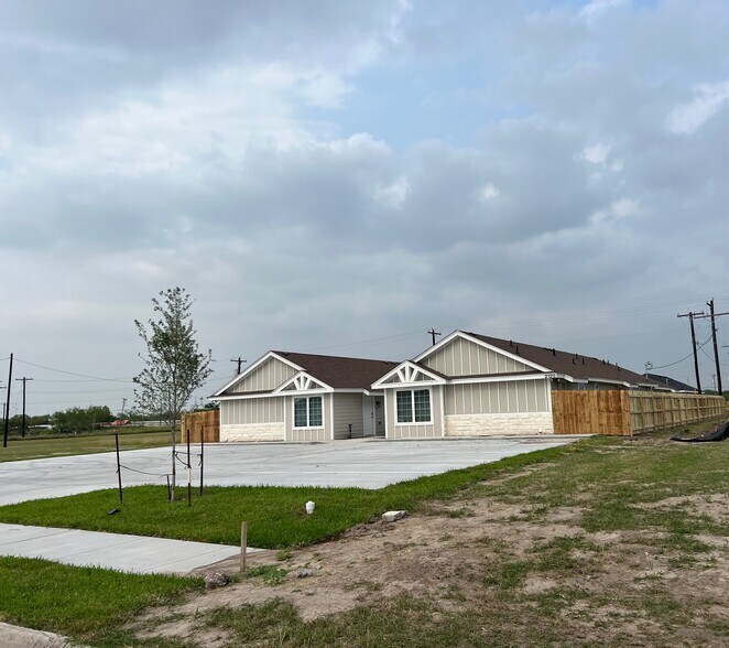 Building Photo - 2120 Southridge Ave