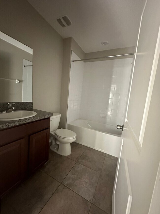 Building Photo - Beautiful 6 Bedroom Home