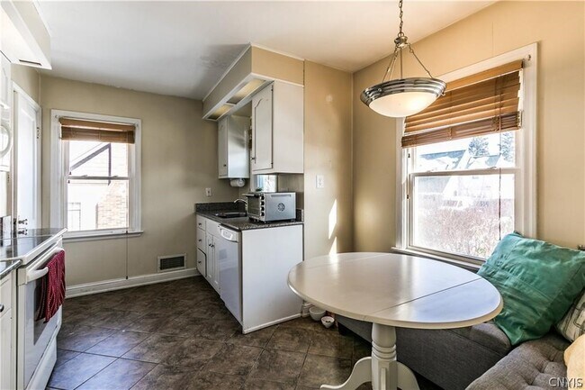 Building Photo - 105 Salem Rd