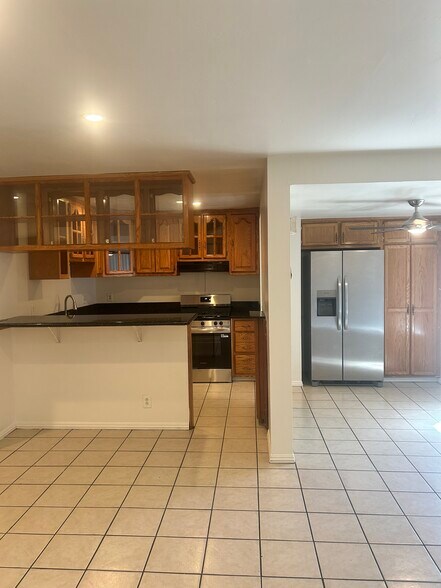 Building Photo - 8729 Ildica St