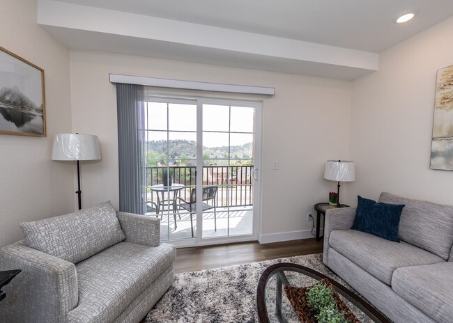 Building Photo - TOP Floor 2 Bed 2 Bath Luxury Apartment in...