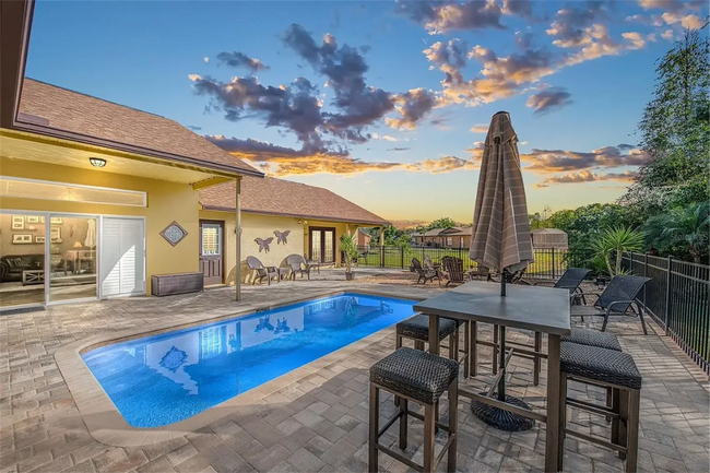 Building Photo - Beautifully updated Pool Home!!