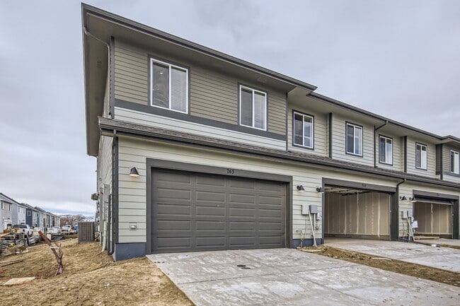 Building Photo - 743 Pokeweed Ln