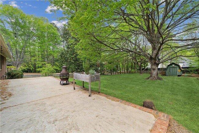 Building Photo - 345 Meadow Dr