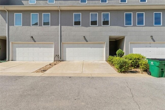 Building Photo - 7205 Bassett Ct