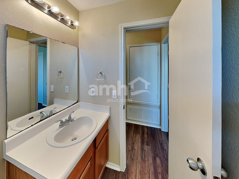 Building Photo - 2417 Elara Dr