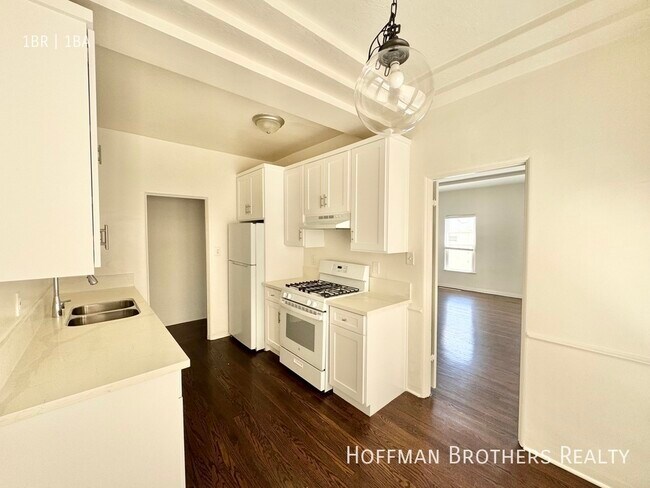 Building Photo - 9932 Robbins Dr