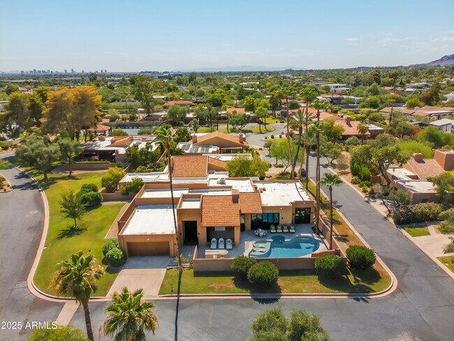 Building Photo - 4440 E Camelback Rd