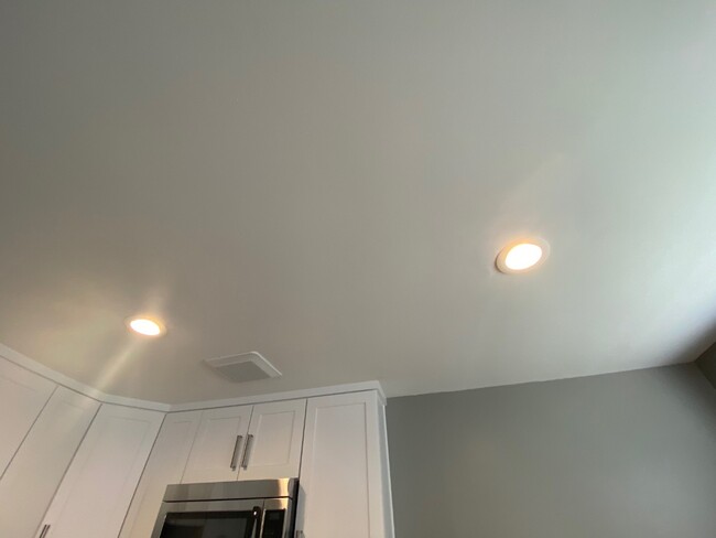 Building Photo - 7132 47th Ave SW