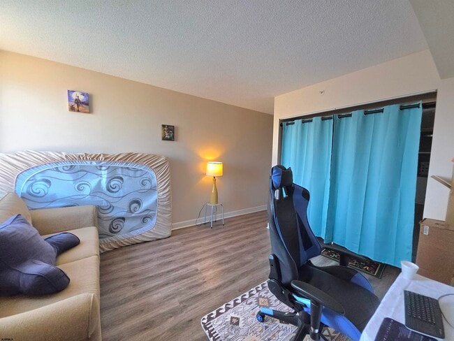 Building Photo - 526 Pacific Ave