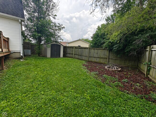 Building Photo - 802 Fern Dr