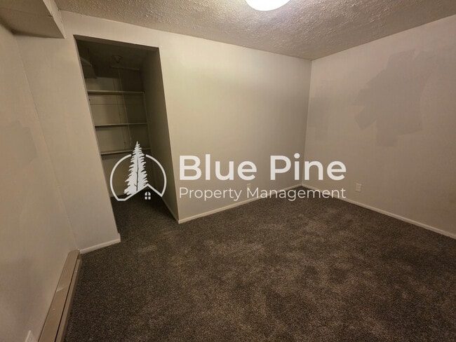Building Photo - 640 Lincoln Dr