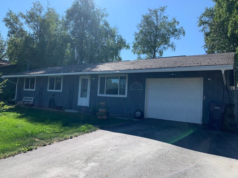 Building Photo - 1054 S Lucas Way