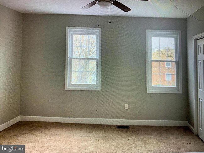 Building Photo - 406 High St