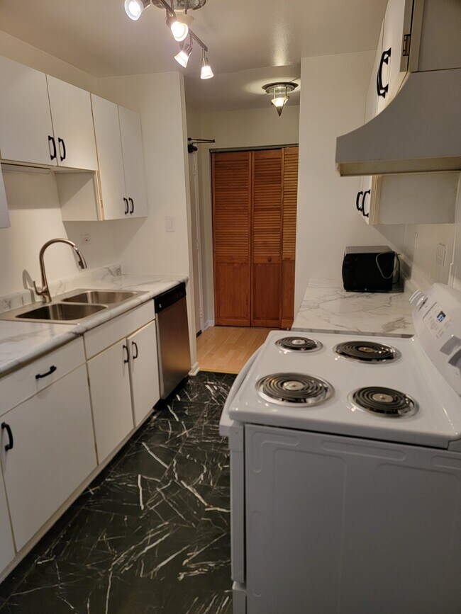 Building Photo - 420 Home Ave