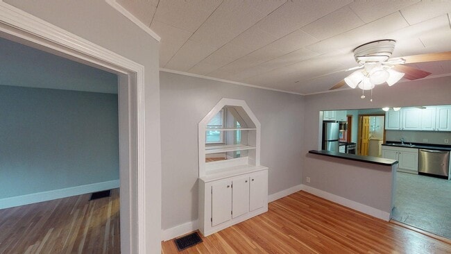 Building Photo - 153 Saratoga St