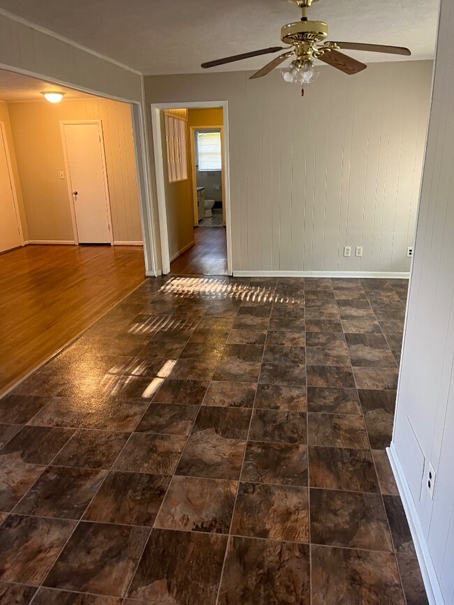 Building Photo - 1300 Sherwood Dr