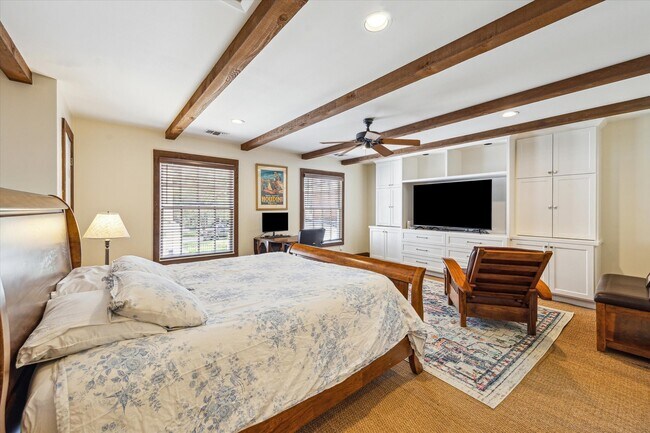 Building Photo - 2510 Locke Ln