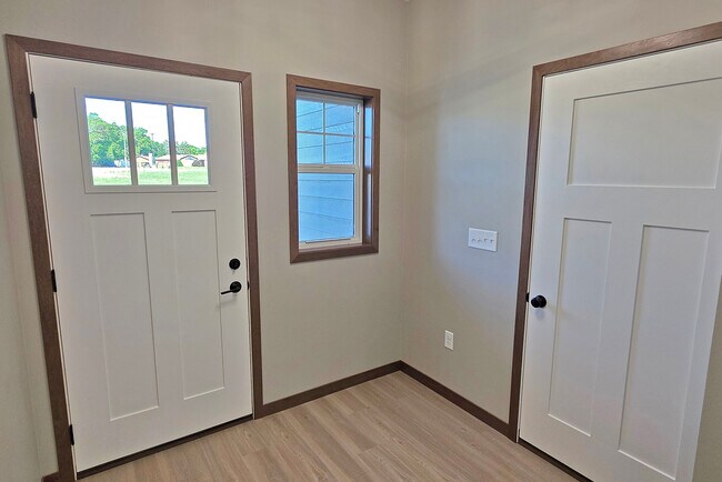 Building Photo - Cloverfield Townhomes