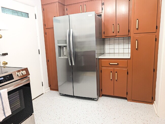 Building Photo - Fully Furnished 2BR/2BA Near USC – Pre-Leasing for January 2027