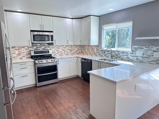 Building Photo - 10163 Foxridge Cir