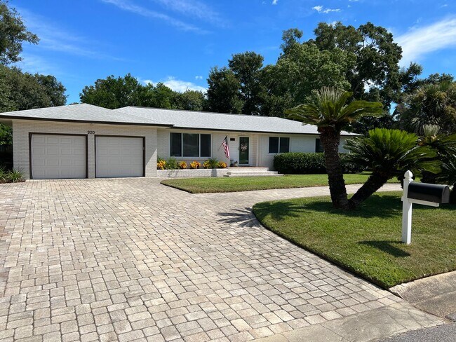 Building Photo - Splendid 3 Bed/2 Bath Home in North Pensacola