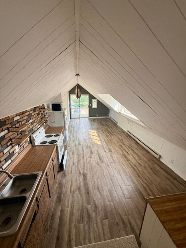 Building Photo - Studio Apartment for Rent – Steps from MSU!