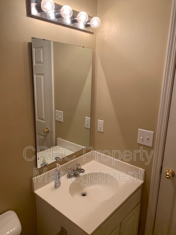 Building Photo - 5024 Holdsworth Dr