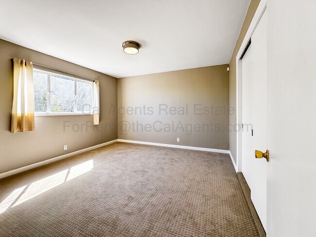 Building Photo - 7019 Outlook Ave