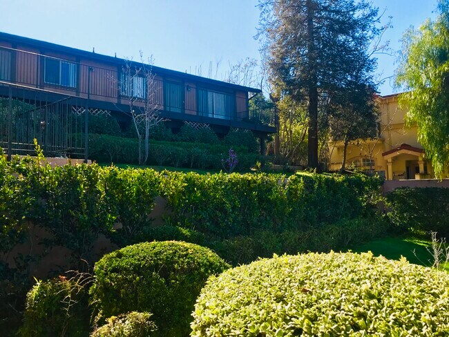 Building Photo - 422 S Garfield Ave