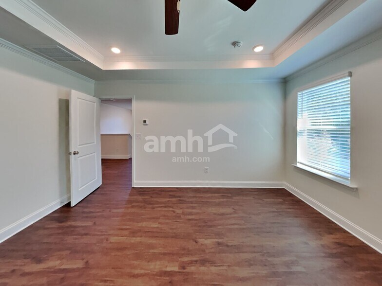 Building Photo - 564 Rivermist Dr