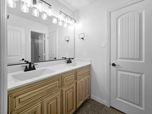 Building Photo - Immaculate 4-Bedroom Home with Luxury Upgr...